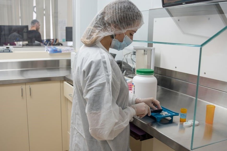 Desde el Colegio de Farmacéuticos trabajan en la jerarquización de la farmacia magistral, destacando su rol fundamental para elaborar tratamientos a medida que la industria masiva discontinúa o para pacientes con patologías poco frecuentes.