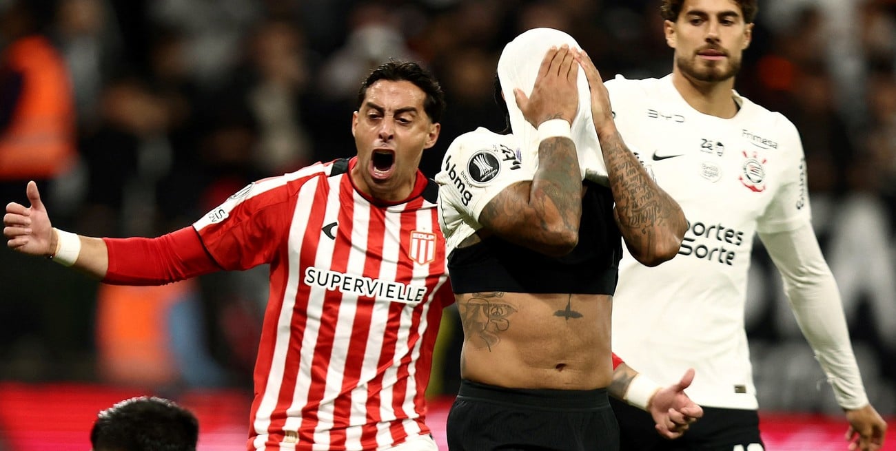 La policía de Brasil agredió a hinchas de Estudiantes por gritar el gol ante Corinthians