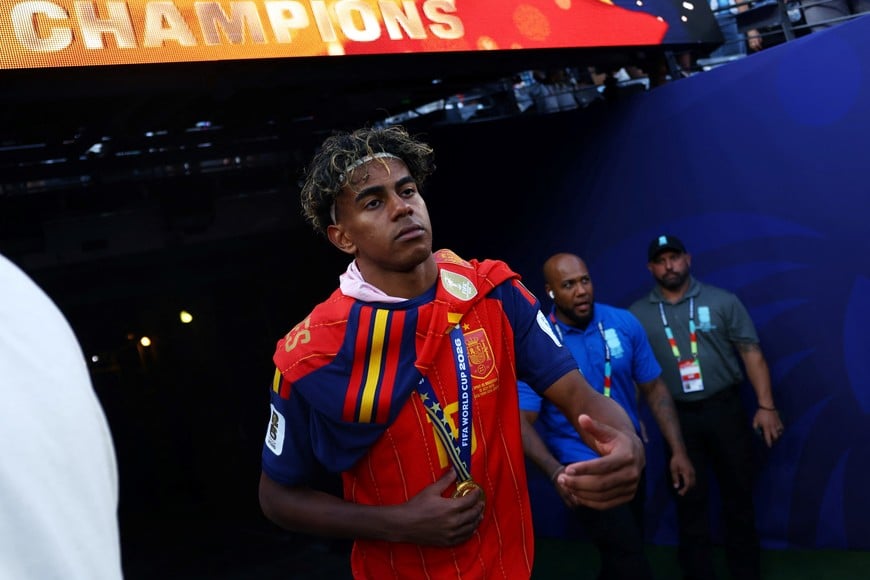 Soccer Football - FIFA World Cup 2026 - Final - Spain v Argentina - New York/New Jersey Stadium, East Rutherford, New Jersey, U.S. - July 19, 2026
Spain's Lamine Yamal celebrates with his medal after winning the World Cup REUTERS/Hannah Mckay