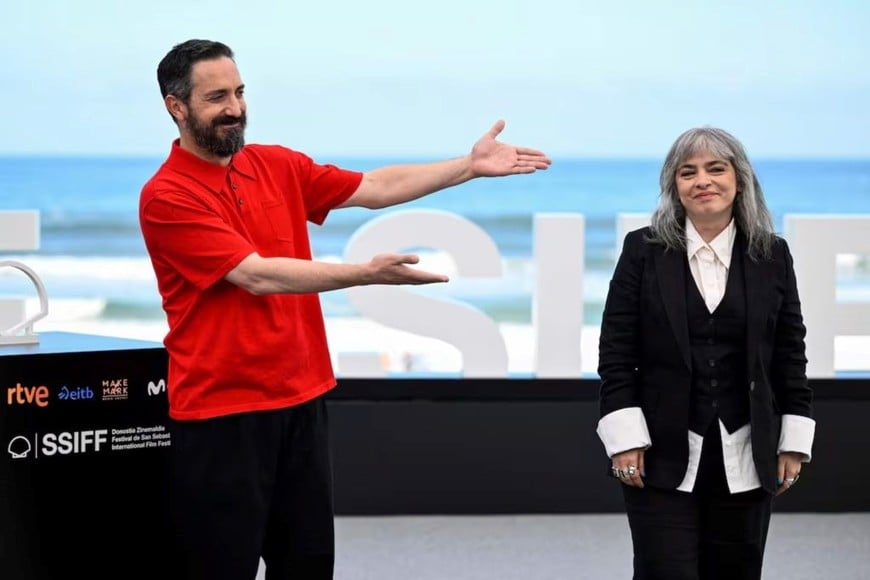 “Mis muertos tristes”: Pablo Larraín presentando a Mariana Enríquez en el Festival de San Sebastián
