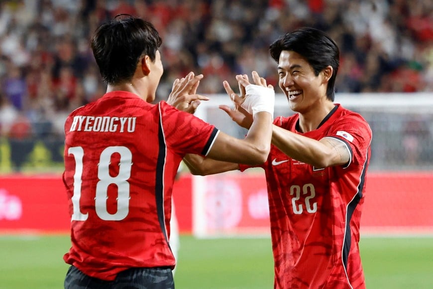 Soccer Football - International Friendly - South Korea v Ecuador - Seoul World Cup Stadium, Seoul, South Korea - September 24, 2026
South Korea's Oh Hyeon-gyu celebrates scoring their first goal with Seol Young-woo REUTERS/Kim Soo-Hyeon