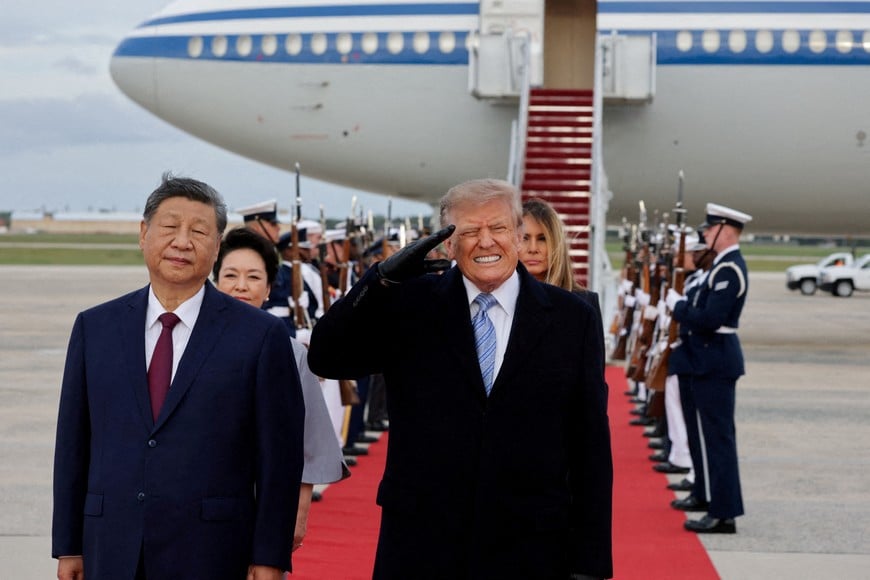 US President Donald Trump reacts to the roar of B-1 bomber flyover during the U.S. national anthem as Trump salutes next to Chinese President Xi Jinping during an arrival ceremony ahead of a state visit at Joint Base Andrews, Maryland, US, September 23, 2026. REUTERS/Jonathan Ernst
TPX IMAGES OF THE DAY