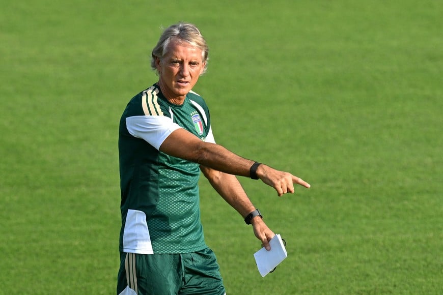 Soccer Football - Nations League - Italy Training - FIGC Coverciano Technical Centre, Coverciano, Italy - September 21, 2026
Italy coach Roberto Mancini during training REUTERS/Jennifer Lorenzini