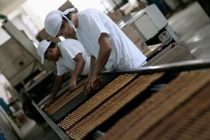 El enfriamiento del mercado interno afectó la producción manufacturera y las ventas mayoristas, mientras que el agro y la minería amortiguaron el declive. Foto: Archivo / REUTERS / Martin Acosta.