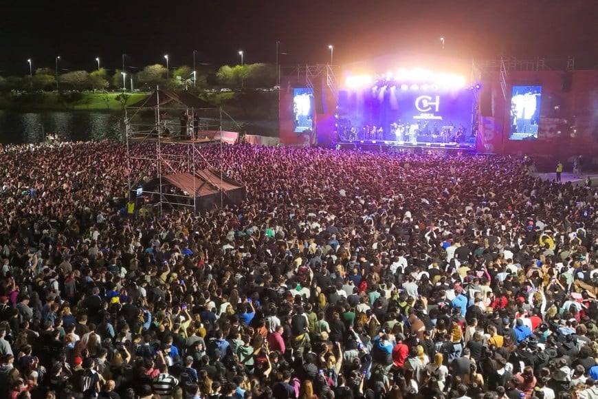 Coty cerró el Fan Fest de la jornada 13 de los JJSS en Santa Fe.