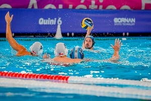 La Selección Argentina de Waterpolo se prepara para disputar las semifinales de los Juegos Suramericanos Santa Fe 2026 frente a Colombia, tras clasificar en el segundo puesto de la fase de grupos.