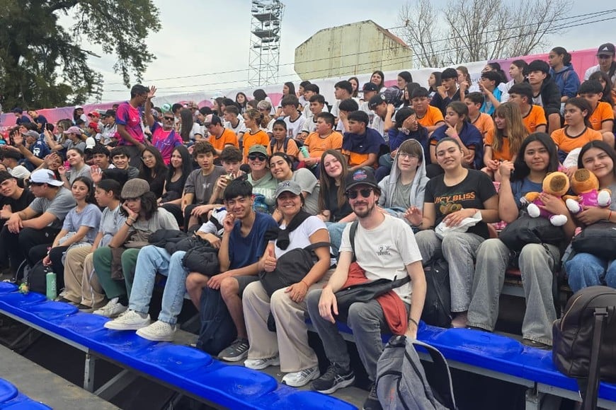 Experiencias que trascienden el aula: estudiantes de Las Colonias participan en el Senado y los Juegos Suramericanos