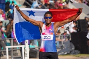 El atleta panameño cambió su estrategia durante la final y tomó la punta.