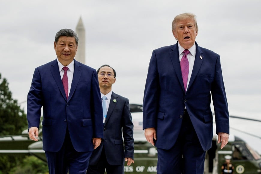 US President Donald Trump and Chinese President Xi Jinping walk back to the White House in Washington, D.C., US, September 24, 2026. REUTERS/Evan Vucci