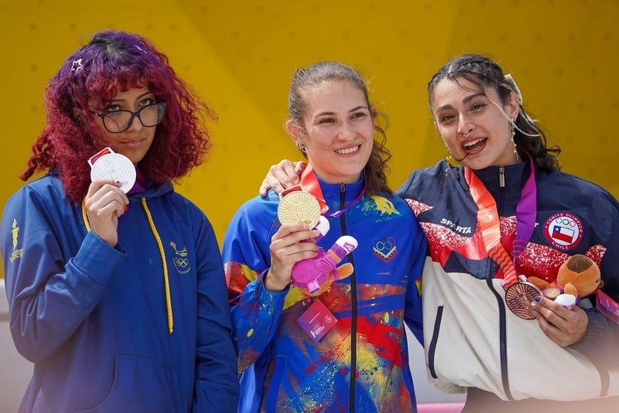 El podio femenino de Velocidad en Escalada Deportiva. Crédito: Fernando Nicola