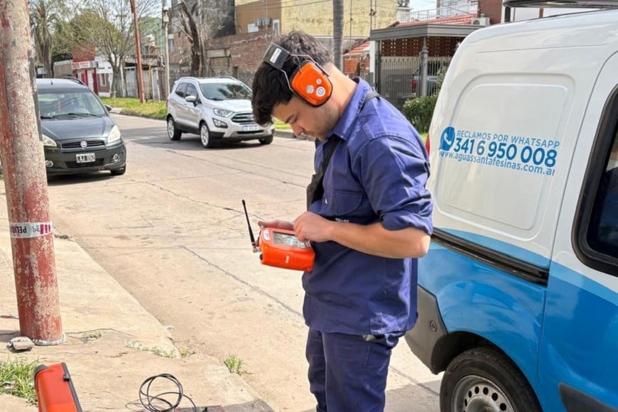 Operario de ASSA utilizando el nuevo equipamiento.