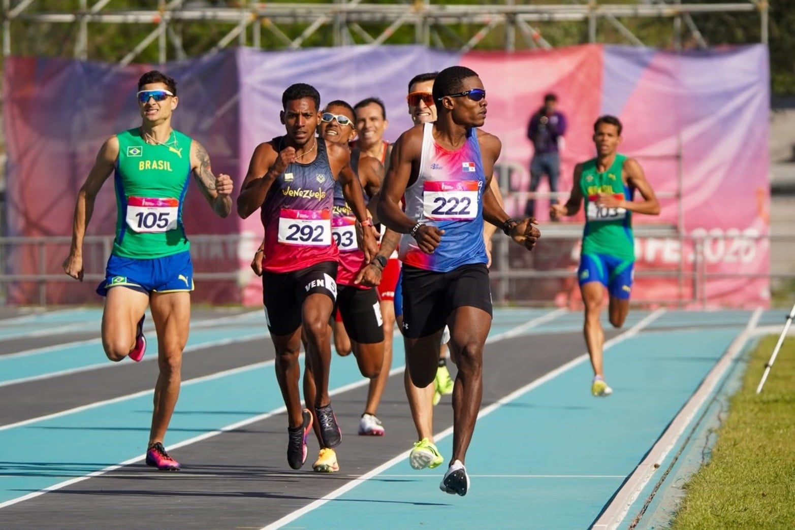 Chamar Chambers el ganador.