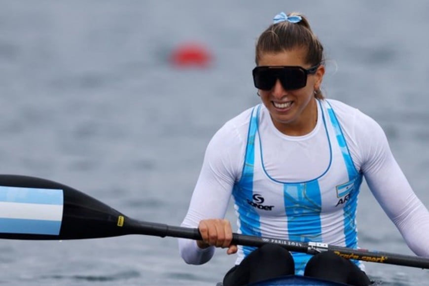 Brenda Rojas festeja el oro