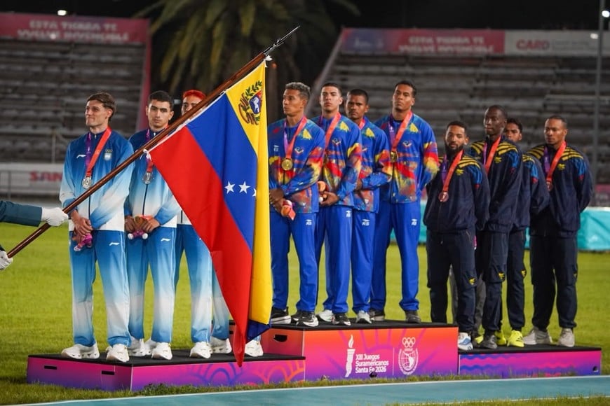 La posta 4x400 masculina de Argentina ganó la medalla de plata. Foto: Fernando Nicola