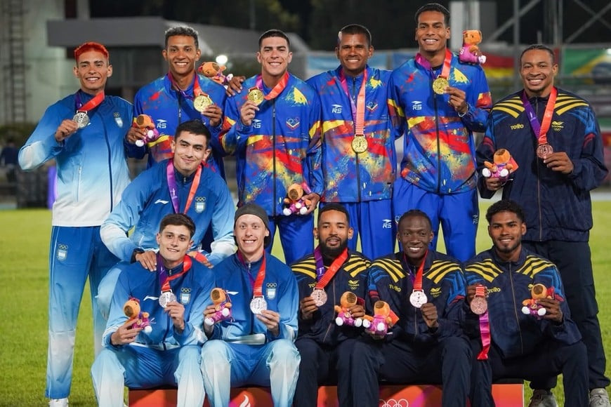 La posta 4x400 masculina de Argentina ganó la medalla de plata. Foto: Fernando Nicola