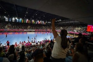 El paso de La Garra y Los Gladiadores despertó un fuerte interés por el handball.