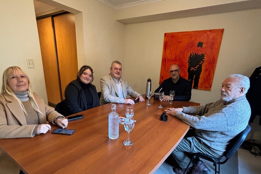 El exintendente y actual diputado provincial, José Corral, recibió a la comisión organizadora. Gestionó la declaratoria de interés de la Cámara de Diputados y comprometió un aporte económico.
Foto: Gentileza