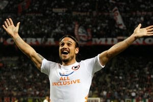 El futbolista permanece internado en un hospital de Llavallol.