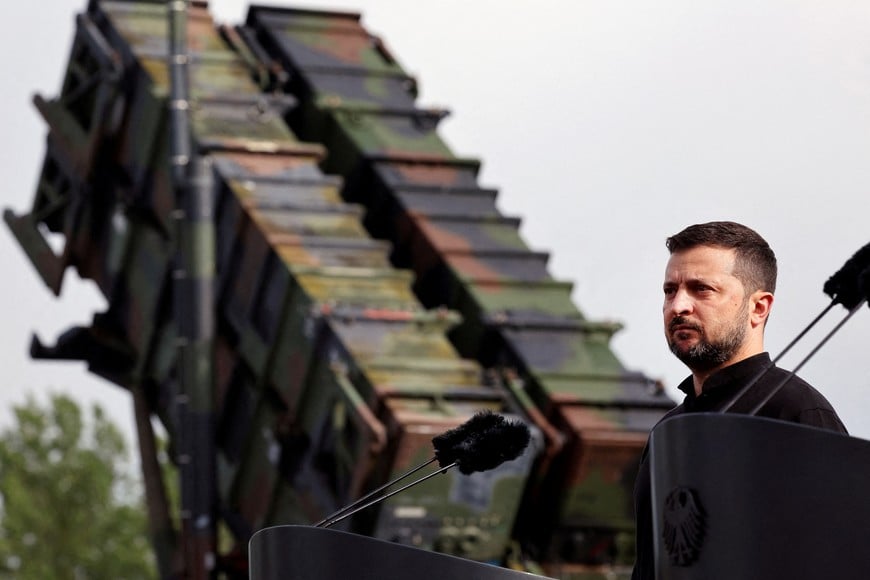 FILE PHOTO: Ukrainian President Volodymyr Zelenskiy looks on during a visit to a military training area to find out about the training of Ukrainian soldiers on the “Patriot” anti-aircraft missile system, at an undisclosed location, in Germany, June 11, 2024. Jens Buttner/Pool via REUTERS/File Photo