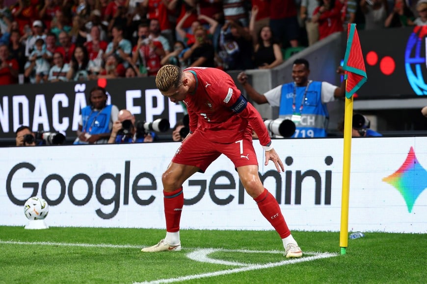 Soccer Football - Nations League - Group B - Portugal v Wales - Estadio Jose Alvalade, Lisbon, Portugal - September 24, 2026
Portugal's Cristiano Ronaldo celebrates scoring their second goal before it is ruled out for offside following a VAR review REUTERS/Pedro Nunes