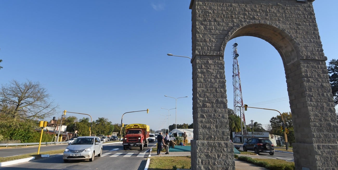 Buscaba refugio en un comercio de Rincón y terminó detenido con un arma cargada