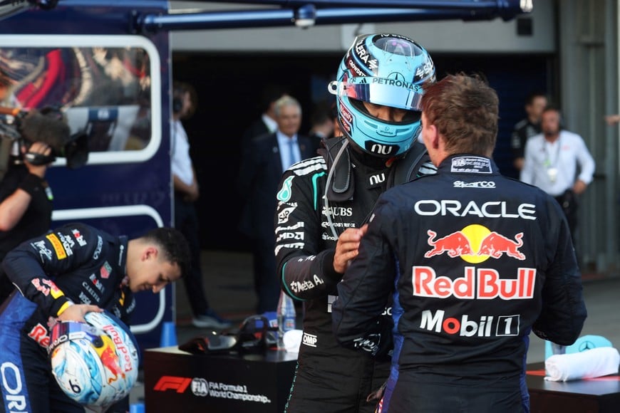 Formula One F1 - Azerbaijan Grand Prix - Baku City Circuit, Baku, Azerbaijan - September 26, 2026
Mercedes' George Russell celebrates after winning the race with second placed Red Bull's Max Verstappen REUTERS/Jakub Porzycki