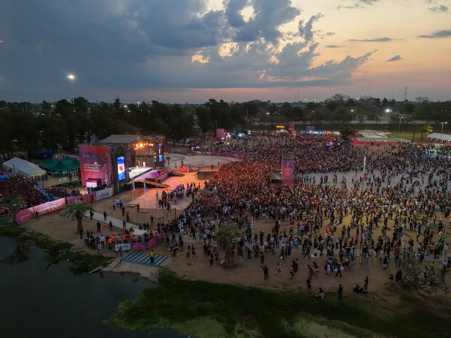 Desde el drone de El Litoral, así se vio parte de la ceremonia de cierre de los Juegos Suramericanos Santa Fe 2026.