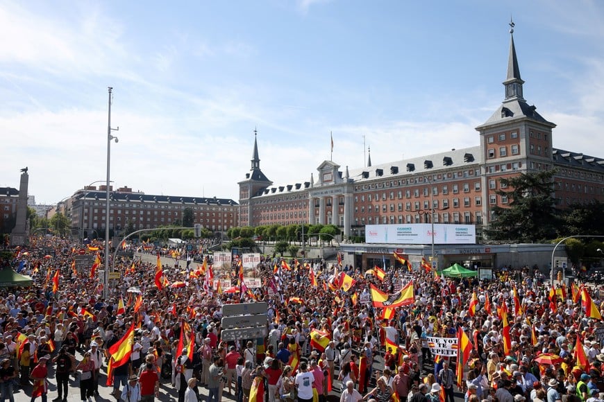 Demonstrators take part in a march to call for general elections and to protest against the government's handling of the Ceuta migrant crisis, in Madrid, Spain, September 26, 2026. REUTERS/Alejandro Martinez Velez