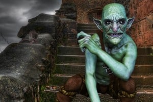 El monstruo atemorizaba en serio a toda la gente del pueblo.