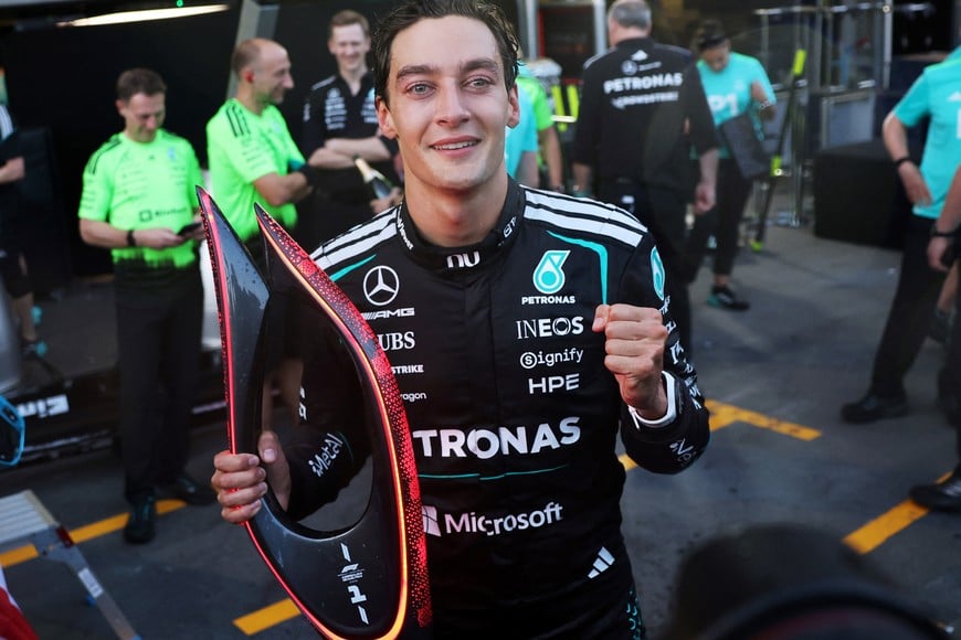 Formula One F1 - Azerbaijan Grand Prix - Baku City Circuit, Baku, Azerbaijan - September 26, 2026
Mercedes' George Russell celebrates with the trophy after winning the race REUTERS/Jakub Porzycki