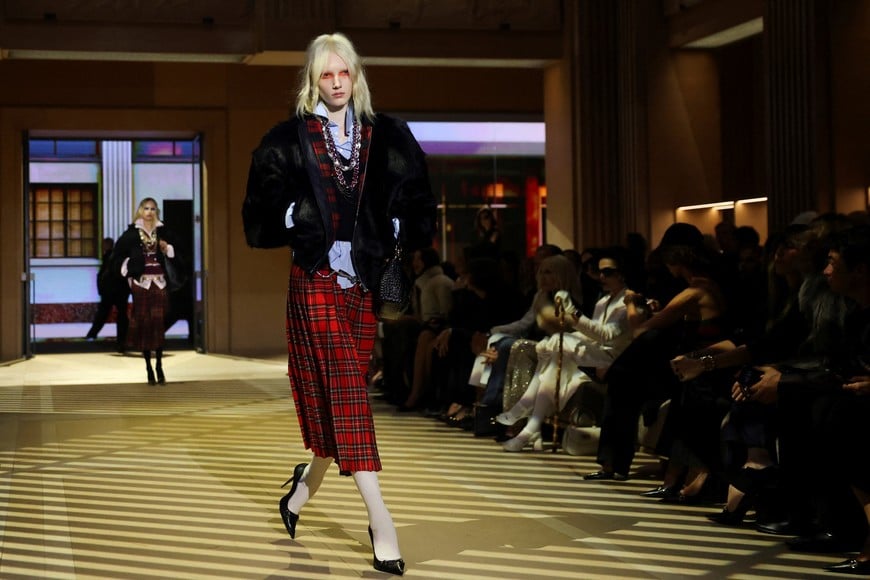 A model presents a creation from the Gucci Spring/Summer 2027 collection during Fashion Week in Milan, Italy, September 25, 2026. REUTERS/Claudia Greco
