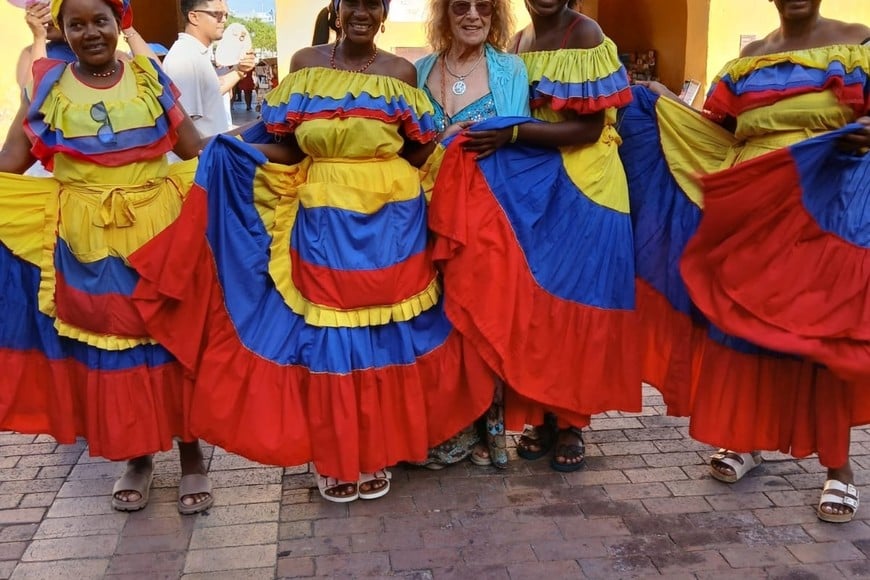 Palenqueras cerca de la Torre del Reloj.