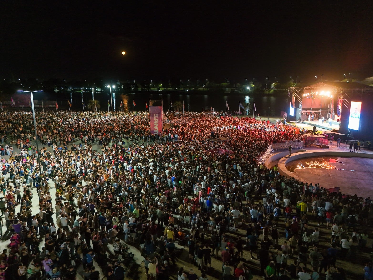 Desde el drone de El Litoral, así se vio parte de la ceremonia de cierre de los Juegos Suramericanos Santa Fe 2026.