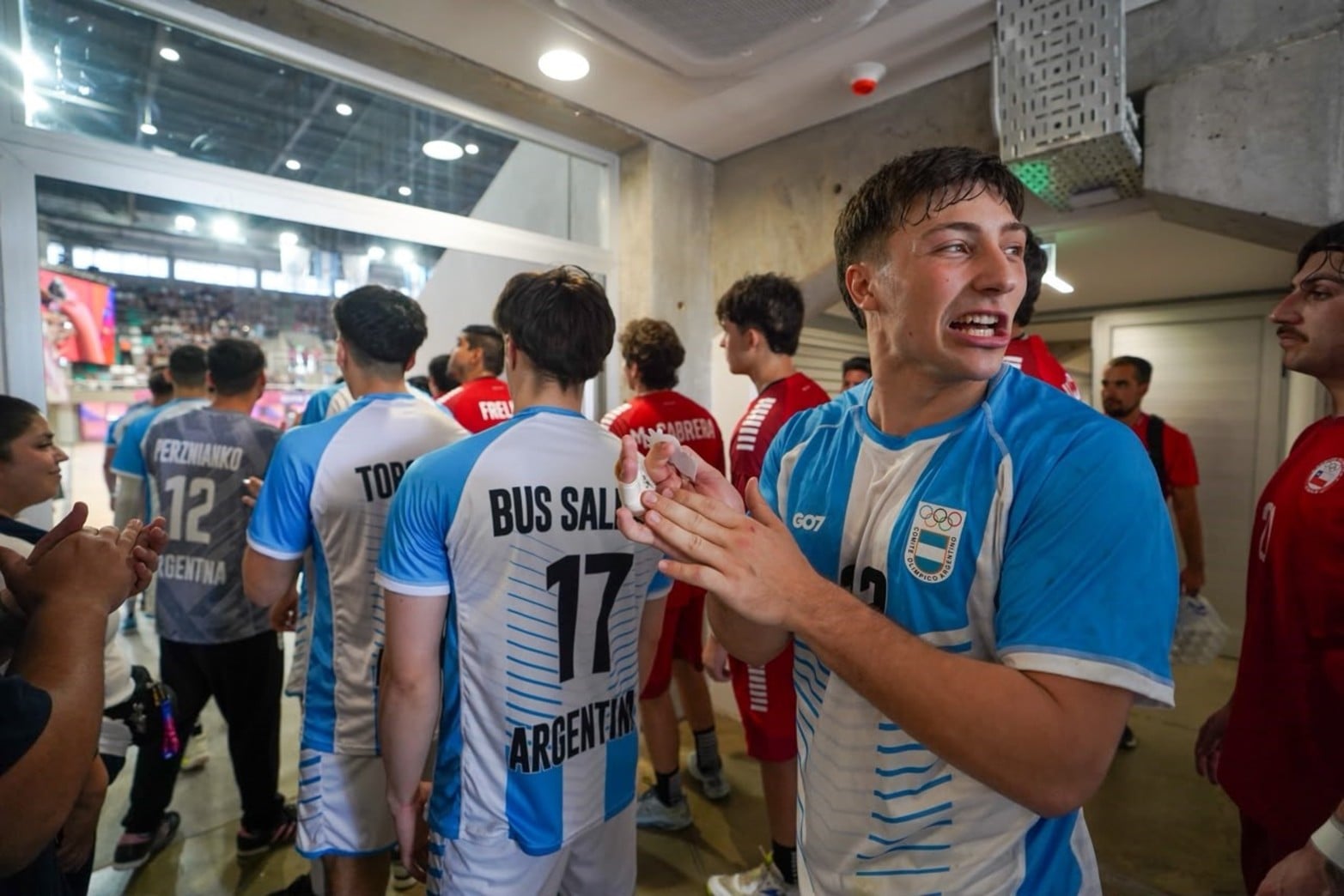 Segundos antes de salir a la cancha.