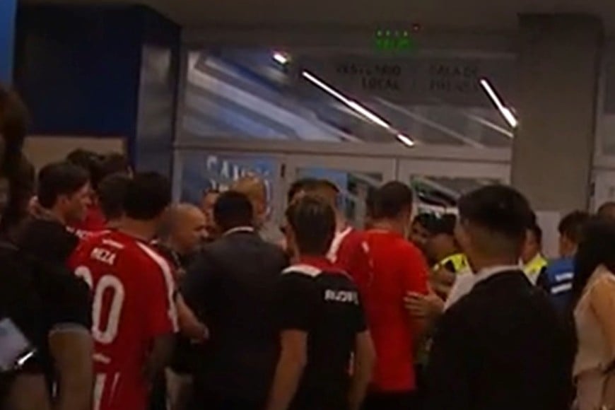 Incidentes entre los jugadores de Central y Estudiantes tras el partido.