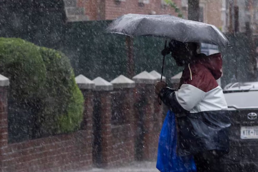 La coincidencia de la marea alta con vientos y lluvias intensas agravó la acumulación de agua en los sectores bajos.