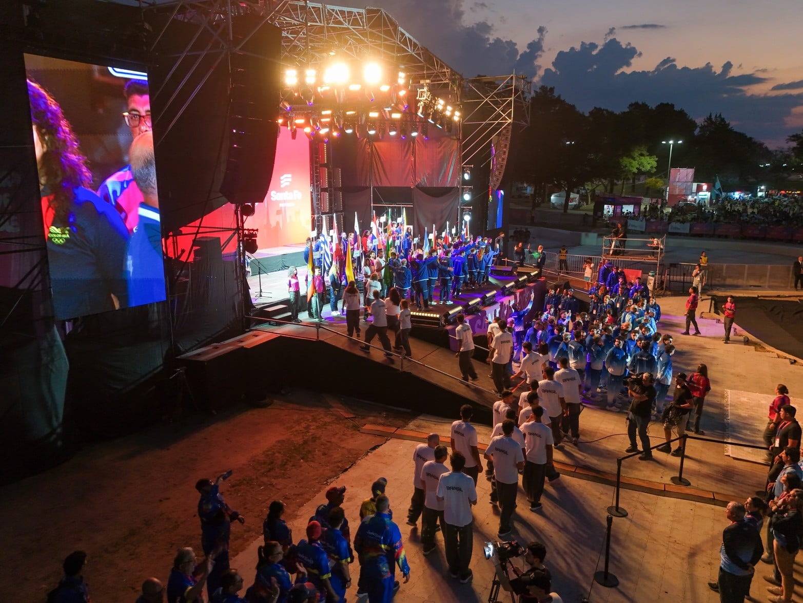 Desde el drone de El Litoral, así se vio parte de la ceremonia de cierre de los Juegos Suramericanos Santa Fe 2026.