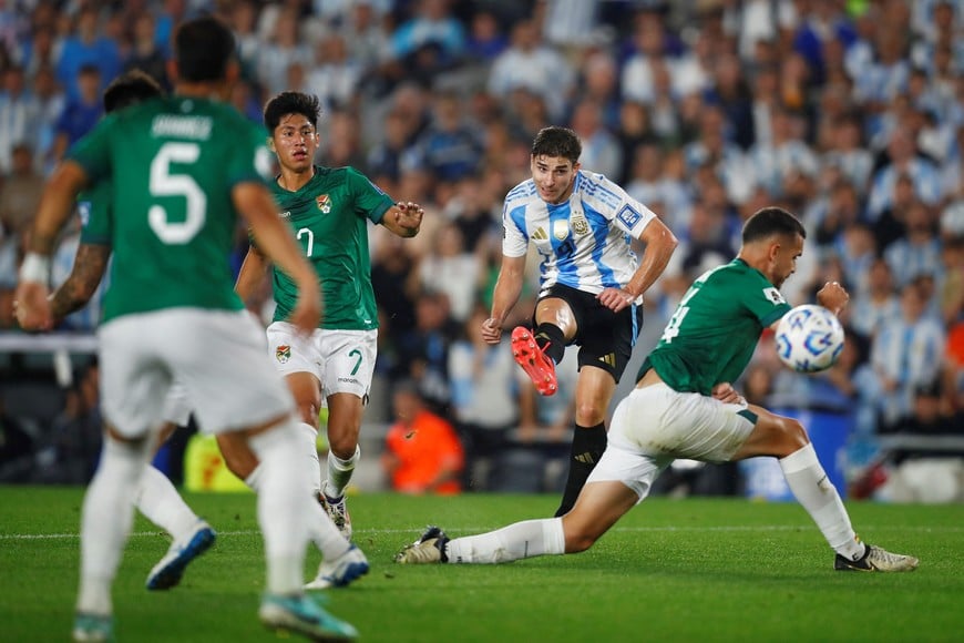 Soccer Football - World Cup - South American Qualifiers - Argentina v Bolivia - Estadio Mas Monumental, Buenos Aires, Argentina - October 15, 2024
Argentina's Julian Alvarez shoots at goal REUTERS/Matias Baglietto