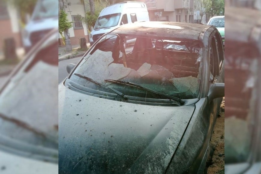 auto incendiado en Barrio Sur