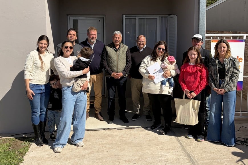 Entregaron dos viviendas en San Jerónimo del Sauce y proyectan ampliar el plan habitacional