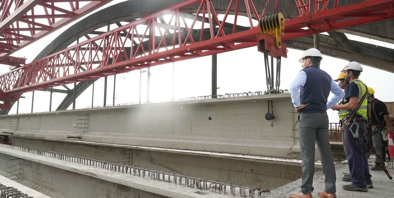 Pullaro recorrió el nuevo puente Santa Fe-Santo Tomé, que ya tiene un avance del 74%