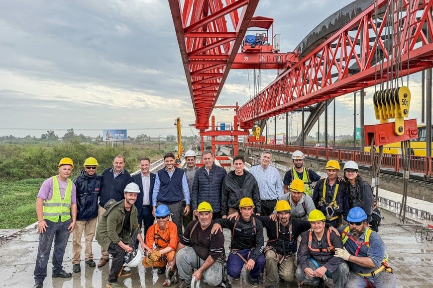 Pullaro recorrió este lunes los trabajos del nuevo puente Santa Fe-Santo Tomé.