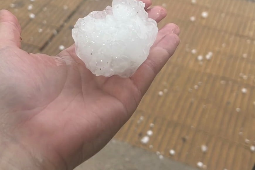 Granizo del tamaño de una pelota