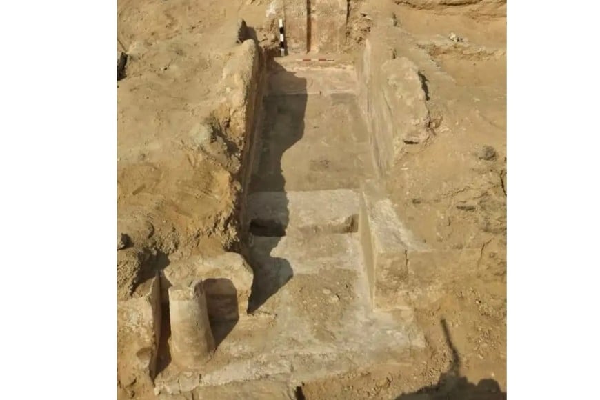 El hallazgo incluyó más de 100 figuras ushabti de fayenza.
