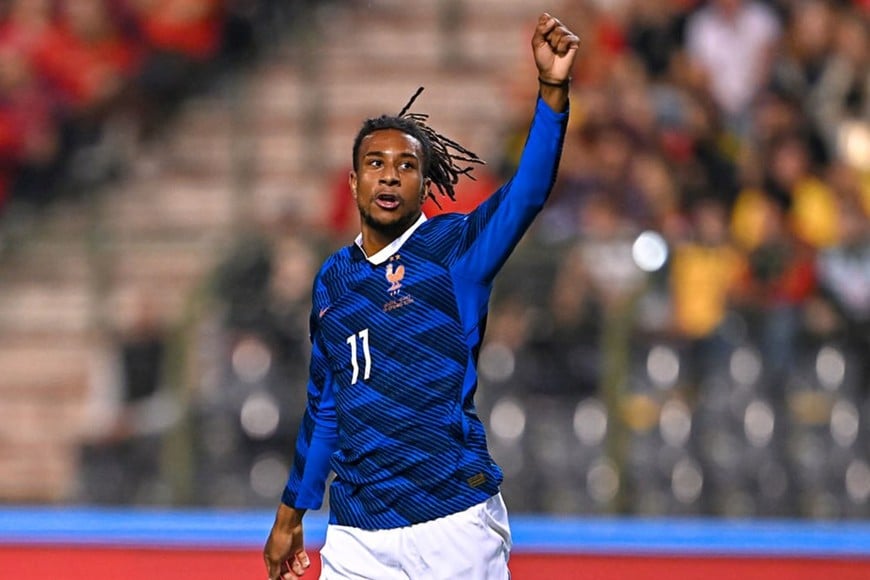 Olise festeja el gol de Francia