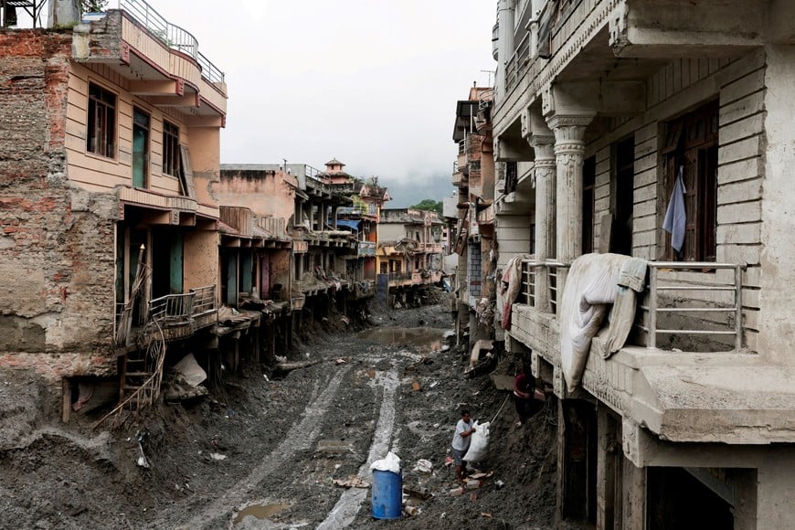 People search for their belongings at a damaged house following deadly flash floods and a mudslide, in Devighat, Nuwakot district, Nepal, September 21, 2026. REUTERS/Navesh Chitrakar TPX IMAGES OF THE DAY