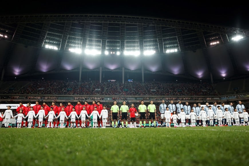 Soccer Football - International friendly - South Korea v Uruguay - Seoul World Cup Stadium, Seoul, South Korea - September 28, 2026
Uruguay and South Korea players line up during the national anthems before the match REUTERS/Kim Soo-Hyeon
