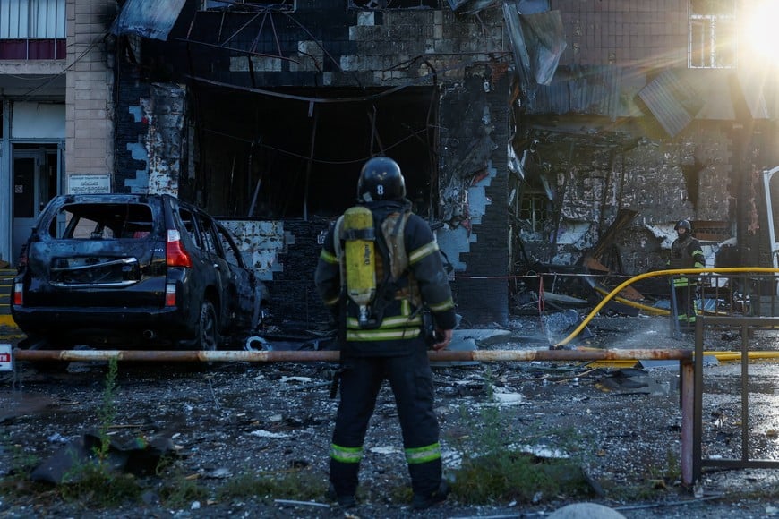 Firefighters work at the site of a cafe which was hit by a Russian drone strike, amid Russia's attack on Ukraine, in Kyiv, Ukraine September 28, 2026. REUTERS/Valentyn Ogirenko