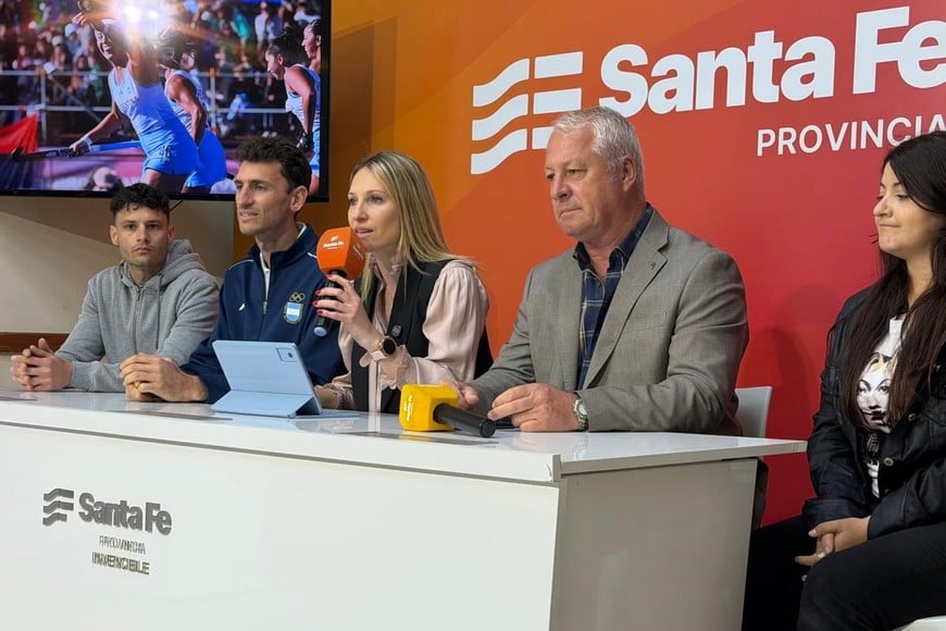 Coudannes, junto a Marzo, Chiaraviglio, y dos voluntarios. Gobierno de Santa Fe.