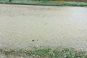 Un fuerte temporal de granizo afectó a San Cristóbal este lunes por la mañana y causó graves destrozos. La municipalidad asiste a las familias damnificadas.